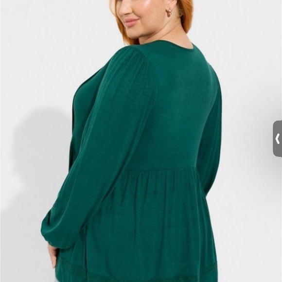 TORRID Slub V-Neck Lace Inset Pintuck Babydoll Top Botanical Green - Picture 4 of 10